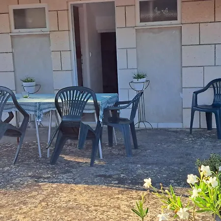 Apartmani Dusica Lumbarda Exterior photo