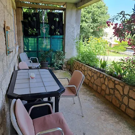 Apartmani Dusica Lumbarda Exterior photo