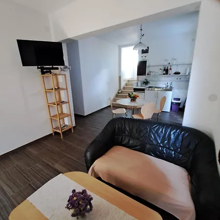 Apartmani Dusica Lumbarda Exterior photo